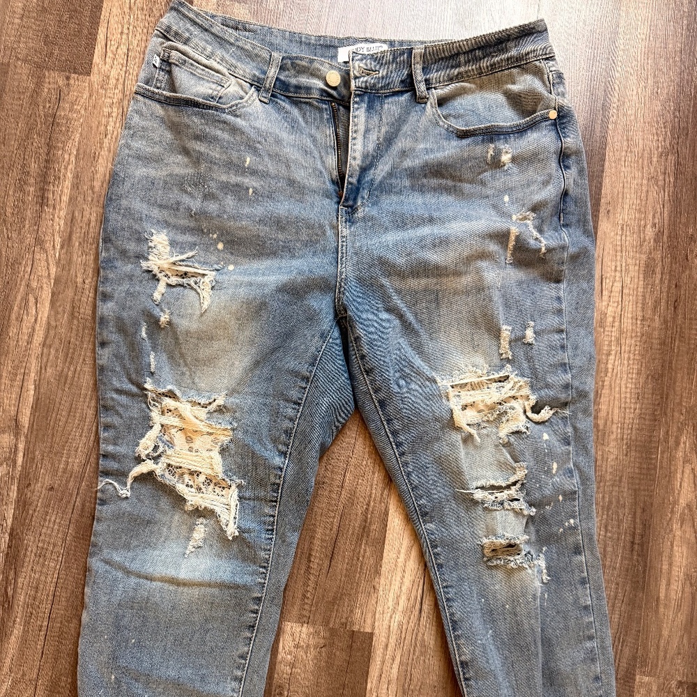 Judy Blue distressed capris size 18w